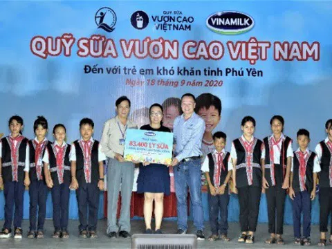 Quỹ sữa vươn cao Việt Nam và Vinamilk trao tặng 83.400 ly sữa cho trẻ em khó khăn Phú Yên
