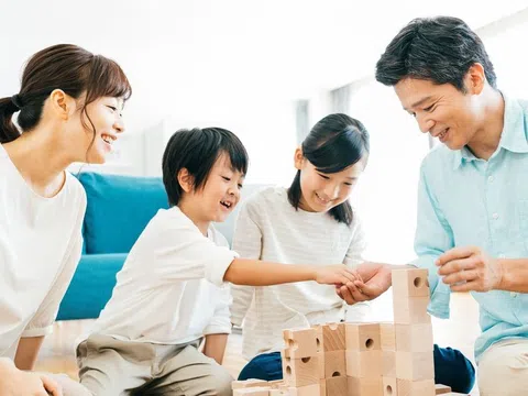 Cha mẹ hãy cùng con vượt qua khủng hoảng những ngày cách ly ở nhà