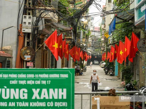 “Treo cờ ngày Quốc khánh thiêng liêng lắm”