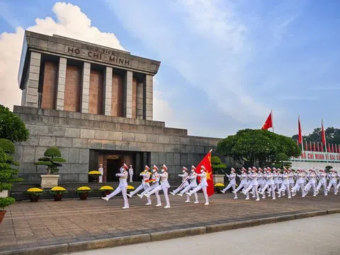 Lễ thượng cờ mừng Quốc khánh ở Lăng Chủ tịch Hồ Chí Minh