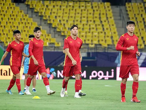 ĐT Việt Nam làm quen sân đấu Saudi Arabia, hồi hộp trước trận đấu lịch sử