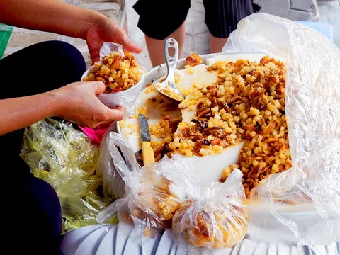 Muôn kiểu thưởng thức món bánh đúc trên khắp các vùng miền