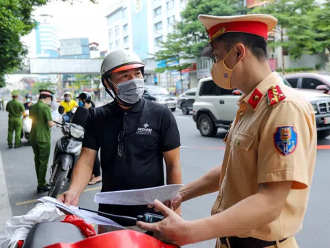 Hà Nội tiếp tục sử dụng giấy đi đường cũ kết hợp cấp giấy mới