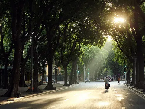 Hôm nay hầu khắp các khu vực ngày nắng, chiều tối và đêm có mưa rào và dông