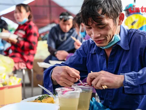 Ấm lòng những suất ăn cho hàng nghìn người hồi hương tránh dịch COVID-19