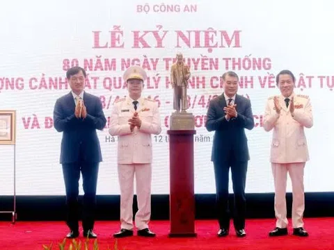 Tổng Bí thư, Chủ tịch nước Tô Lâm gửi thư, tặng quà chúc mừng lực lượng Cảnh sát Quản lý hành chính về trật tự xã hội