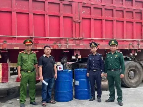 Quảng Trị: Ngăn chặn vụ vận chuyển trái phép 400 lít dầu diesel qua biên giới