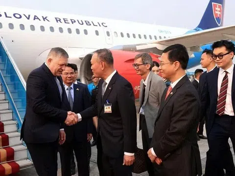 Thủ tướng Cộng hòa Slovakia Robert Fico bắt đầu thăm chính thức Việt Nam