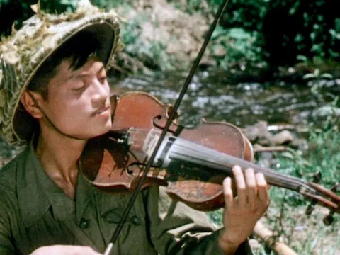 Từ nước mắt Đồi A1 đến hành khúc bất tử ‘Tiến bước dưới quân kỳ’
