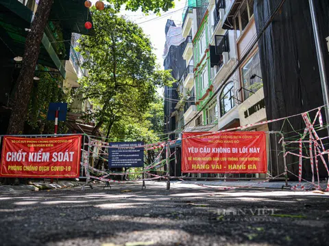 Hà Nội: Có một phố cổ rất khác, giăng dây khắp mọi nơi để chống dịch Covid-19