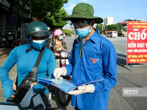 Áo xanh tình nguyện kể chuyện chống dịch