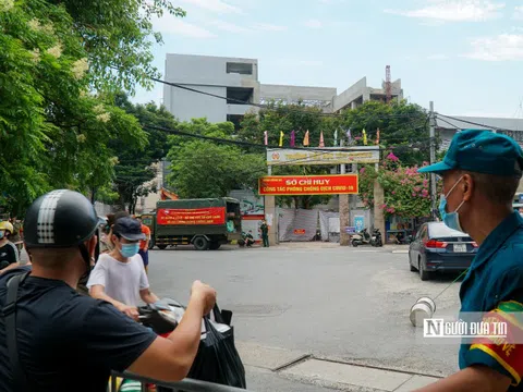 Dựng hàng rào cách ly y tế 21.000 nhân khẩu tại quận Đống Đa