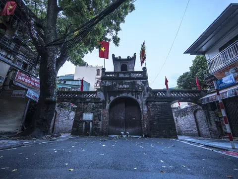 Cánh cửa Ô Quan Chưởng đóng kín