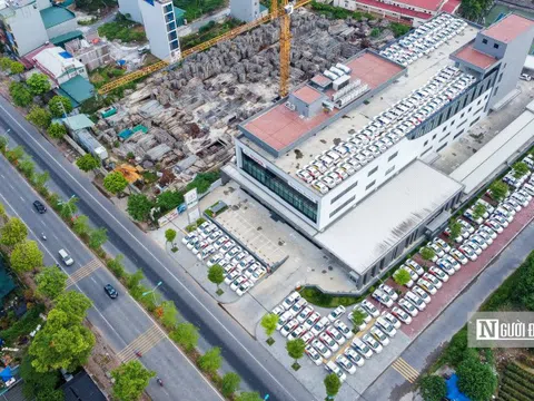 Hàng nghìn chiếc ô tô lớn, nhỏ ở Hà Nội "bất động" do dịch Covid-19