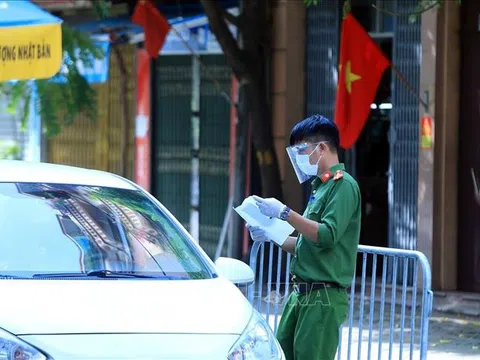 Những người liên tục bám chốt trong kỳ nghỉ lễ