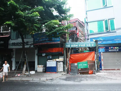 Ảnh: Ngõ, ngách ở Hà Nội bị bịt kín để phòng dịch COVID-19