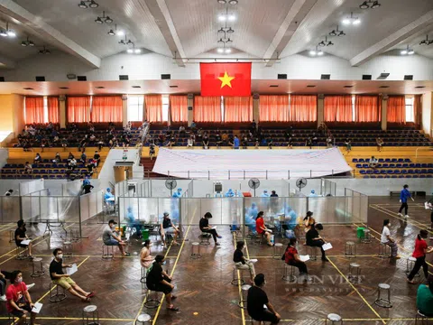 Cận cảnh quy trình tiêm vaccine Covid-19 "2 trong 1" đầu tiên ở Hà Nội