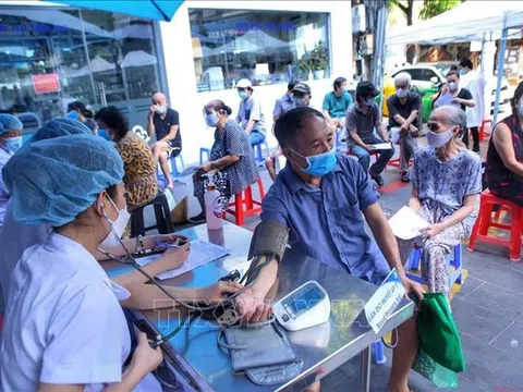 Hà Nội: Tiếp tục đẩy nhanh tiến độ tiêm vaccine cho người trên 65 tuổi