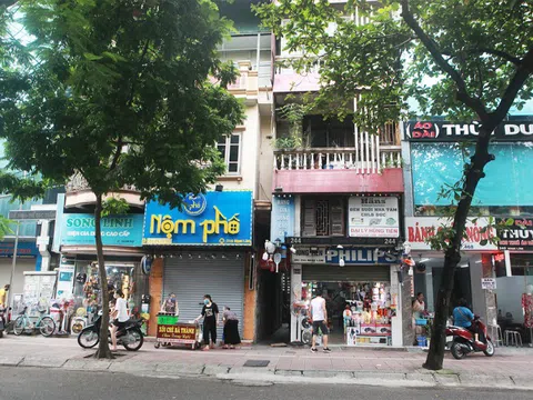 "Vùng xanh" ở Hà Nội: Người dân xếp hàng dài mua phở sau bao ngày mong nhớ