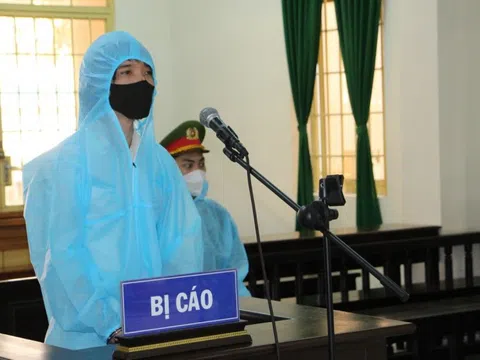 Phạt tù đối tượng đòi tiêm vaccine Pfizer, cầm dao chém lực lượng chức năng