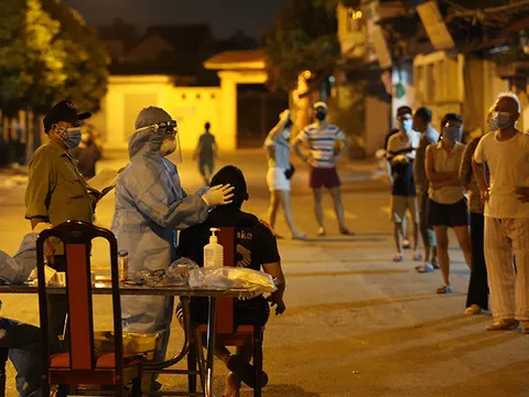 Khẩn trương truy vết F0 trong đêm tại ổ dịch phường Việt Hưng