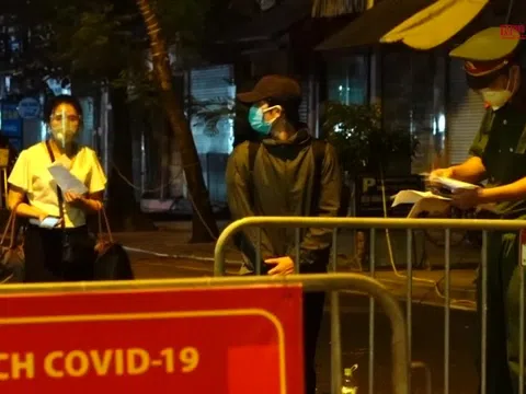 Bắt đầu đưa hơn 1.000 người tại Bệnh viện Việt Đức đi cách ly