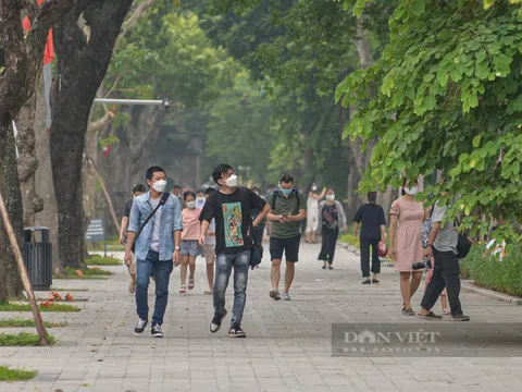 Ảnh: Hồ Gươm, phố cổ đông đúc trở lại