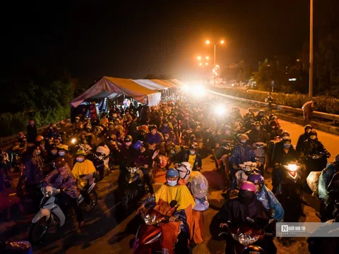 Vượt gần 1.500km từ Nam ra Bắc