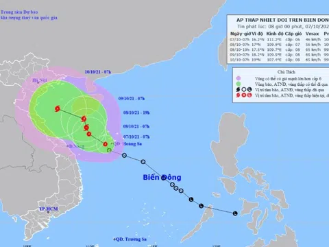 Áp thấp nhiệt đới di chuyển chậm lại, gây mưa lớn cho các tỉnh miền Trung