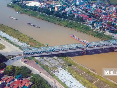 Cận cảnh sự xuống cấp của Cầu Đuống