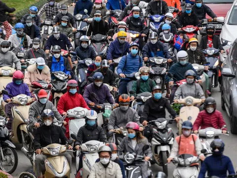 Xe cộ ken đặc sáng giá lạnh đầu tuần ở Hà Nội