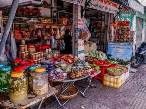 Con nợ “ăn mòn” cửa hàng tạp hóa 