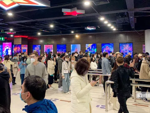 Rạp chiếu phim chật kín người đêm Valentine