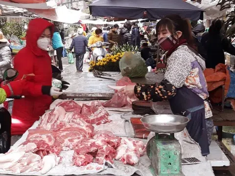 Giá hàng hóa, dịch vụ tăng “phi mã” cùng giá xăng