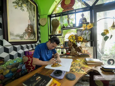 Độc đáo tranh làm từ lá bồ đề