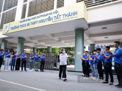 Thí sinh mừng rỡ vì "trúng tủ" đề Văn "Chiếc thuyền ngoài xa"