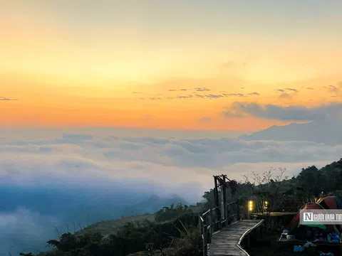 Giới trẻ đổ xô đi "săn mây" ở Tà Xùa