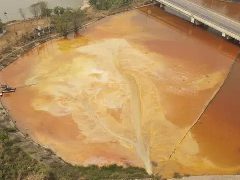 Công ty Cổ phần Hóa chất Việt trì: Xả nước trắng đục xuống chân cầu Văn Lang