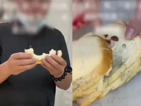Nhân viên bán hàng bị khách yêu cầu ăn hết chiếc bánh mỳ bị mốc vì lý do này