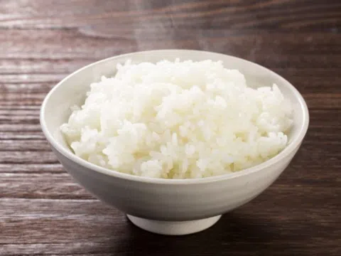 Thấy cơm có dấu hiệu "lạ" này tạm dừng ăn ngay