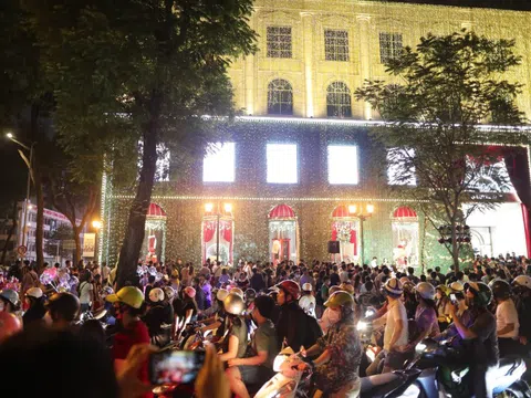 Rộn ràng không khí Giáng sinh ở Tp.HCM