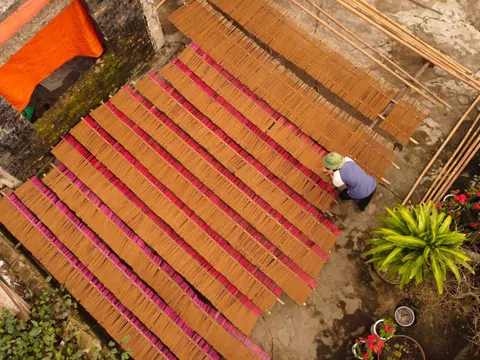 Làng hương trầm hàng trăm năm tuổi hối hả vào vụ Tết
