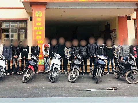 Tin tức an ninh hình sự 19/1: Khởi tố nhóm thanh thiếu niên tháo biển số lạng lách, đánh võng gây rối trên đường phố