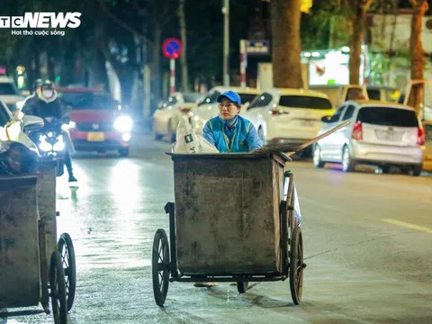 Người lao động xuyên đêm đốt lửa, chống chọi với giá lạnh "thấu xương" để mưu sinh