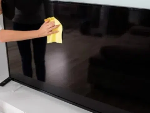 Lau màn hình tivi sạch bóng không bám bụi với bí quyết đơn giản