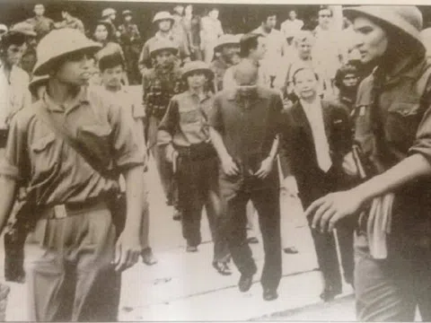 Thời khắc lịch sử của những chiến sĩ dẫn giải Dương Văn Minh đi tuyên bố đầu hàng