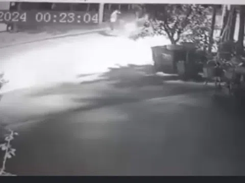 Đang đi trên đường, nam thanh niên bị chém lìa tay