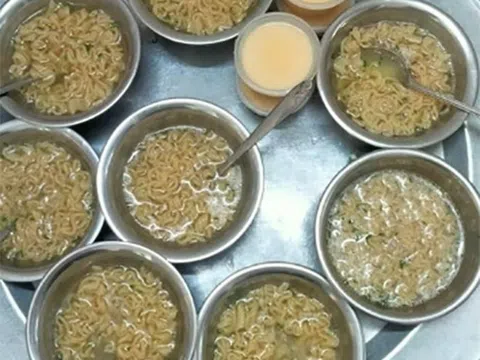 Vụ đóng 50.000 đồng tiền ăn/ngày, trẻ mầm non ăn mì tôm: Đình chỉ hoạt động của nhóm lớp