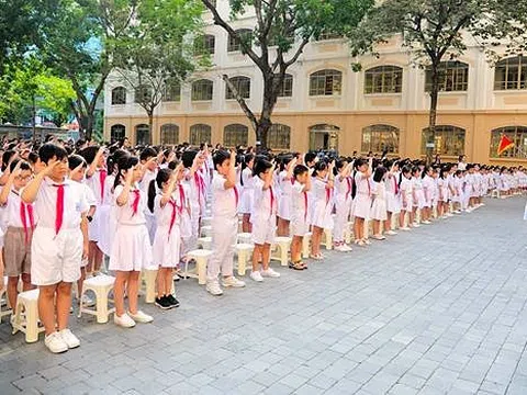 Những khoản tiền không được thu của cha mẹ học sinh