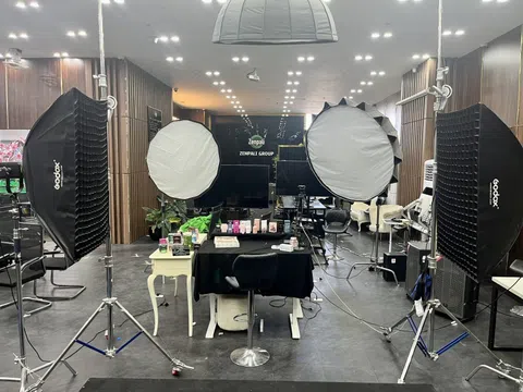 Thu giữ hơn 10.000 chai nước hoa không rõ nguồn gốc của một “hot Tiktoker”